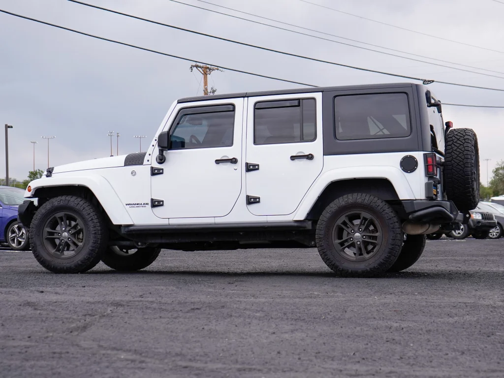 Used 2017 Bright White Clearcoat Jeep Winter image 4