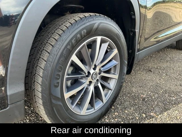 Used 2019 Black Toyota XLE image 10
