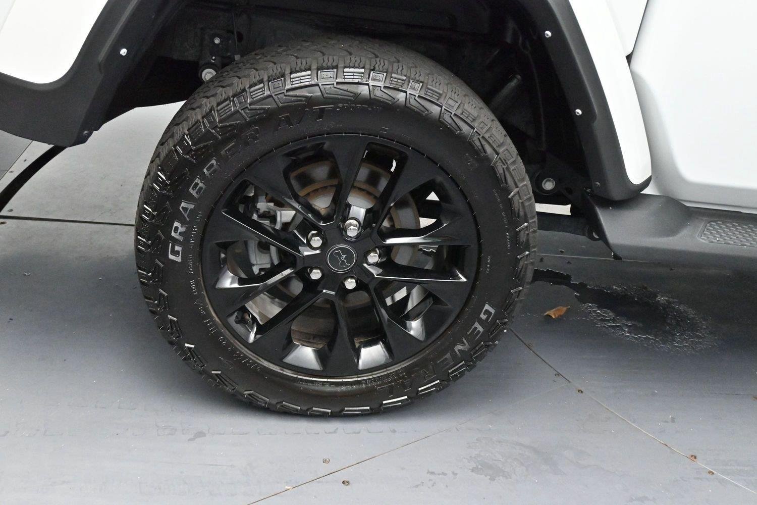 Used 2025 White Jeep Nighthawk image 30