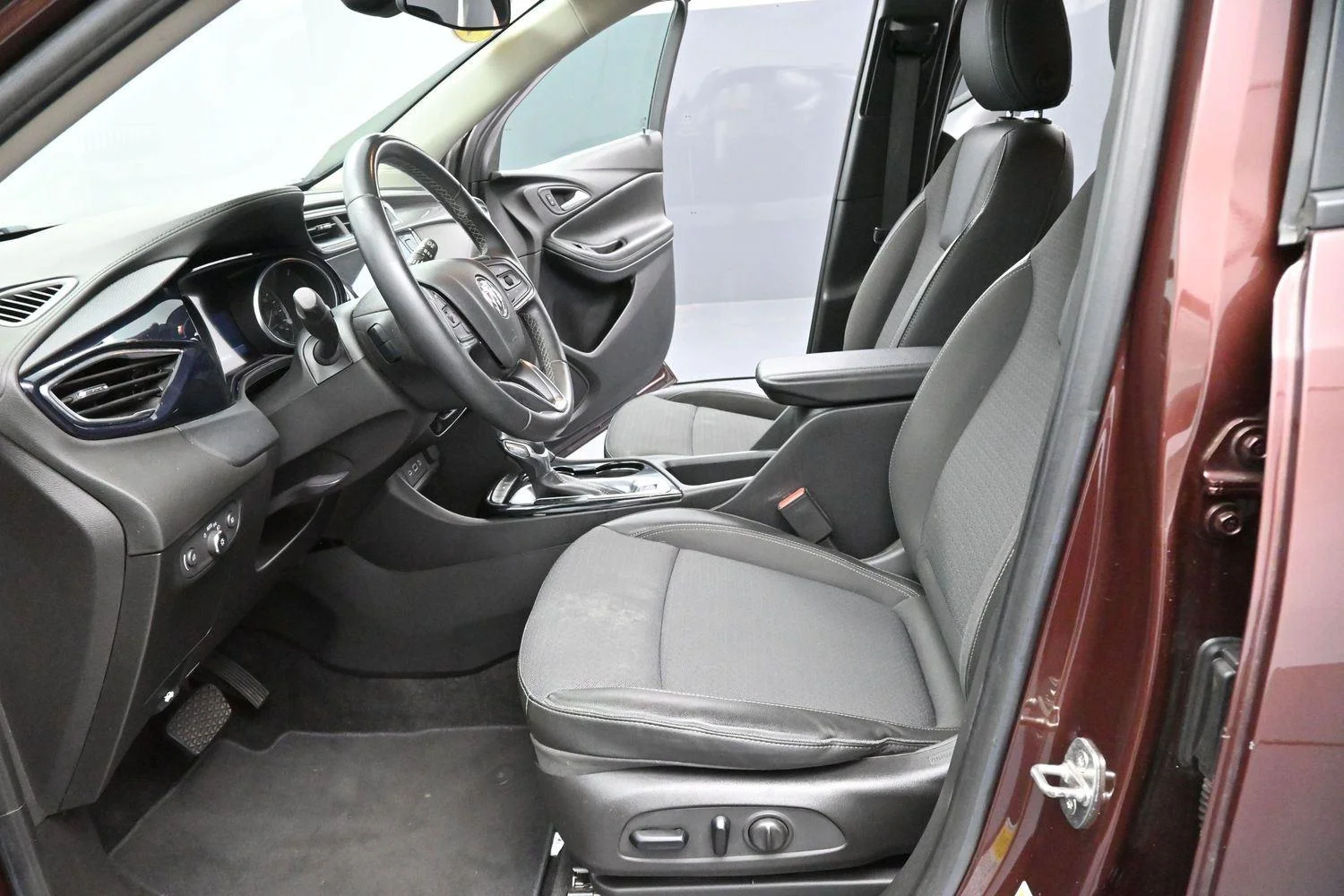 Used 2023 Rosewood Metallic Buick Preferred image 13