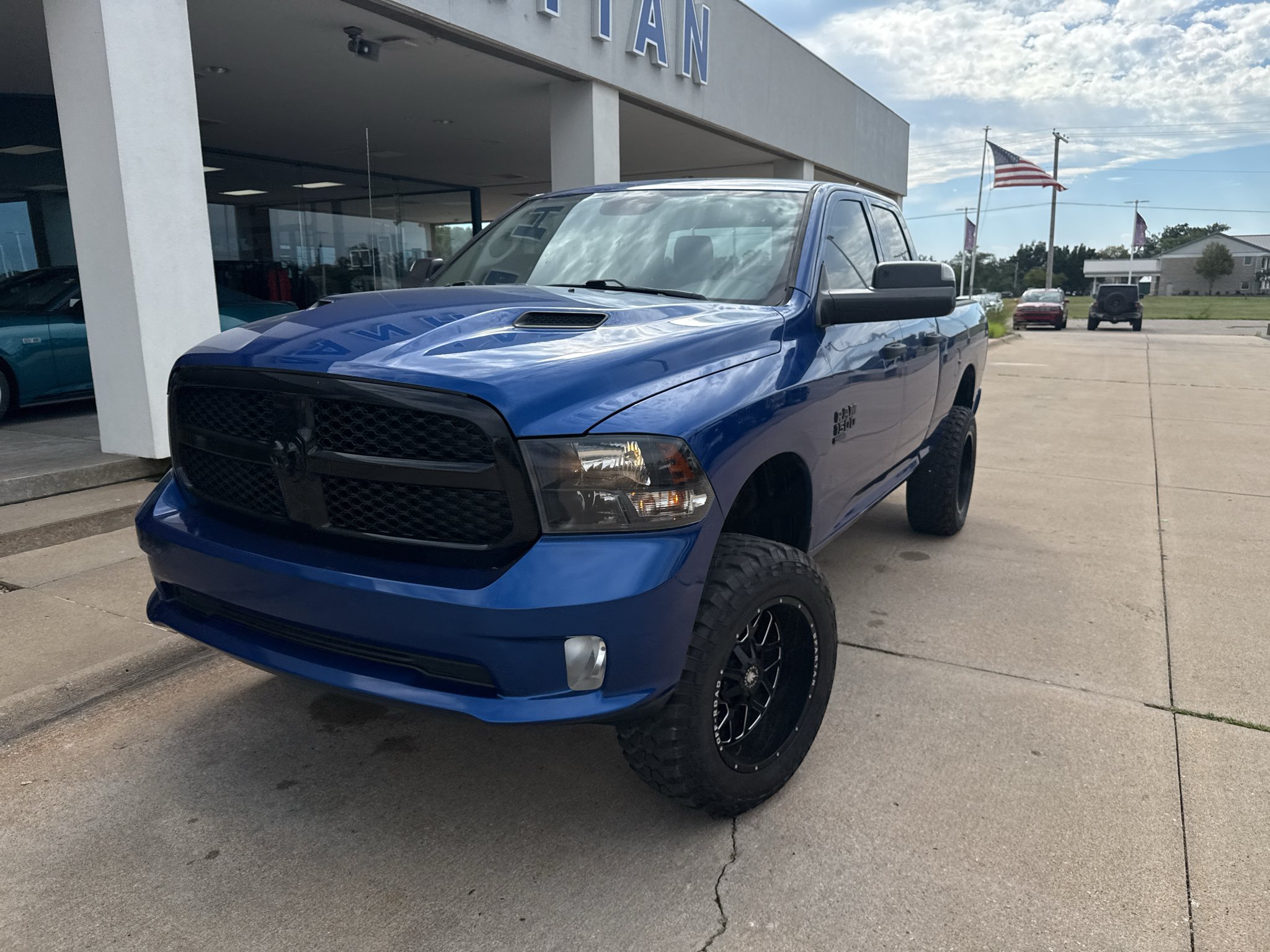 Used 2019 Blue Ram Express image 2