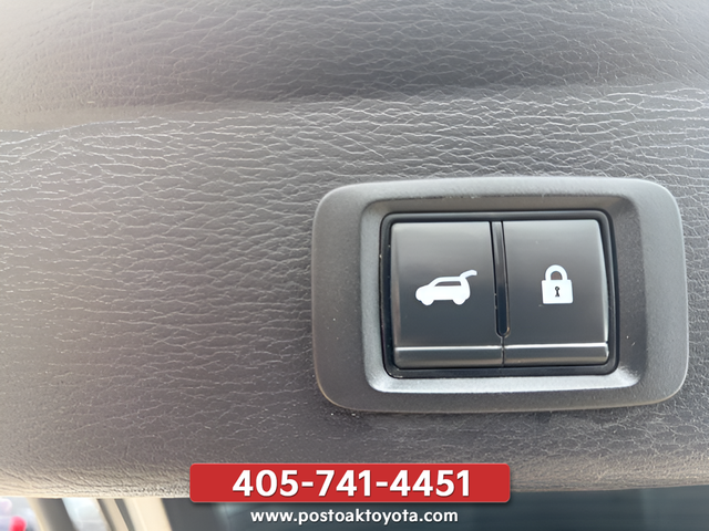 Used 2022 Gray Mitsubishi SE image 10