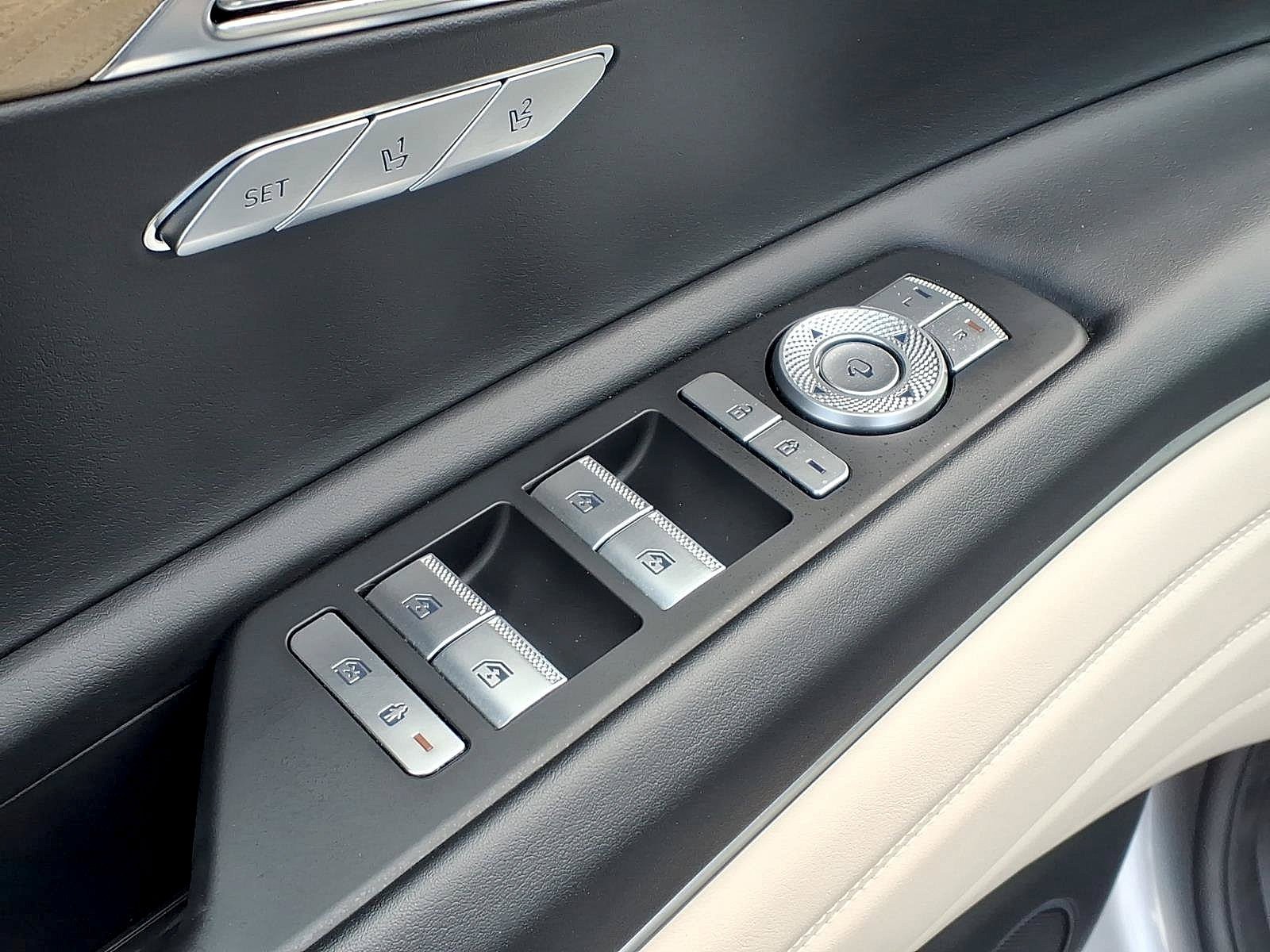 Used 2024 Savile Silver Genesis 2.5T image 17