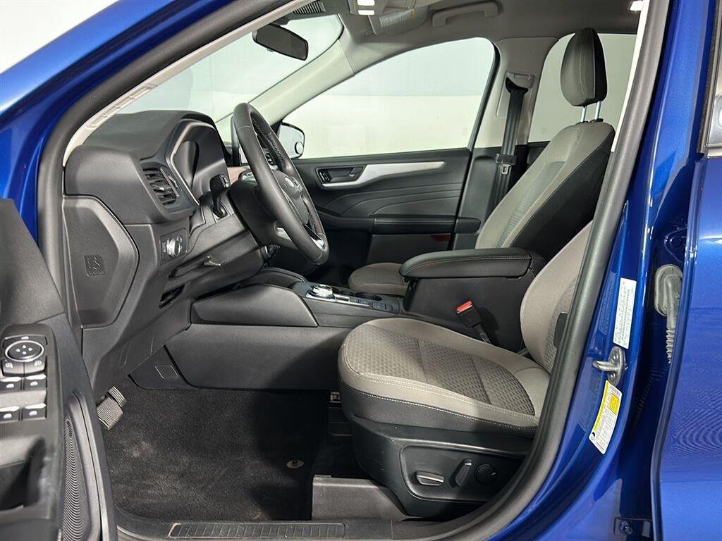 Used 2022 Atlas Blue Ford SE image 4