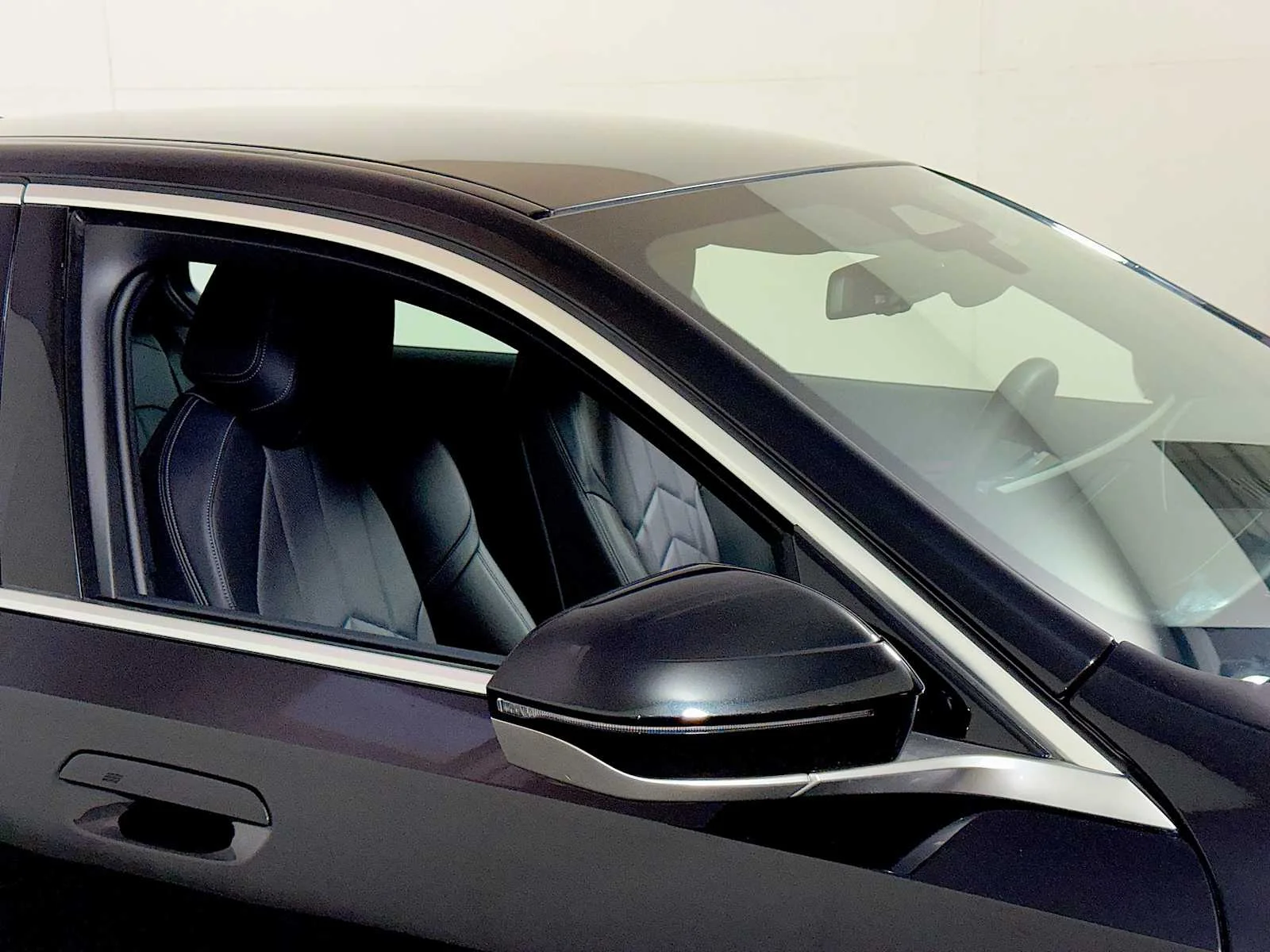 Used 2024 Black Sapphire Metallic BMW 540i xDrive image 30