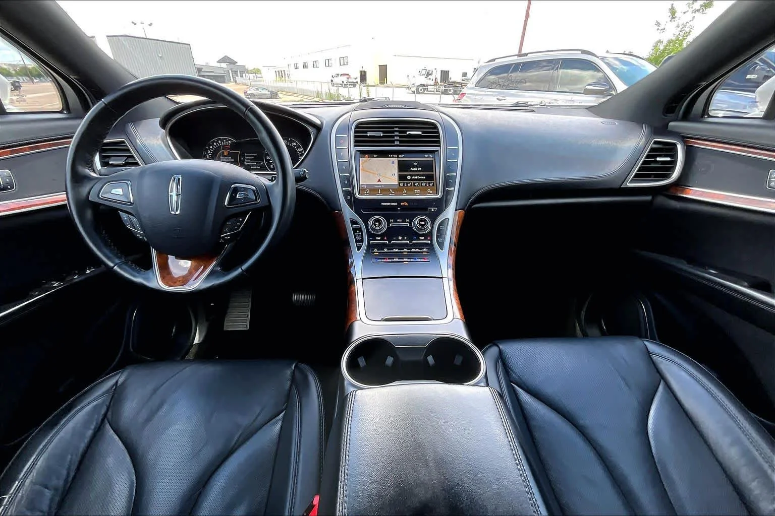 Used 2018 White Platinum Metallic Tri-Coat Lincoln Reserve image 15