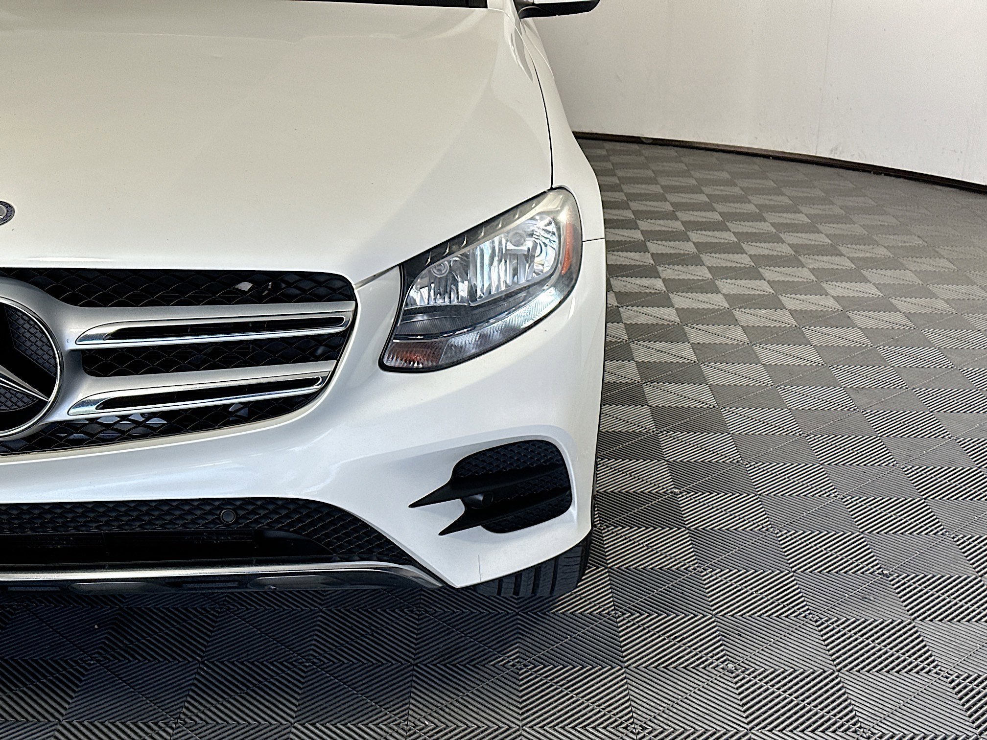 Used 2017 White Mercedes-Benz GLC 300 image 9