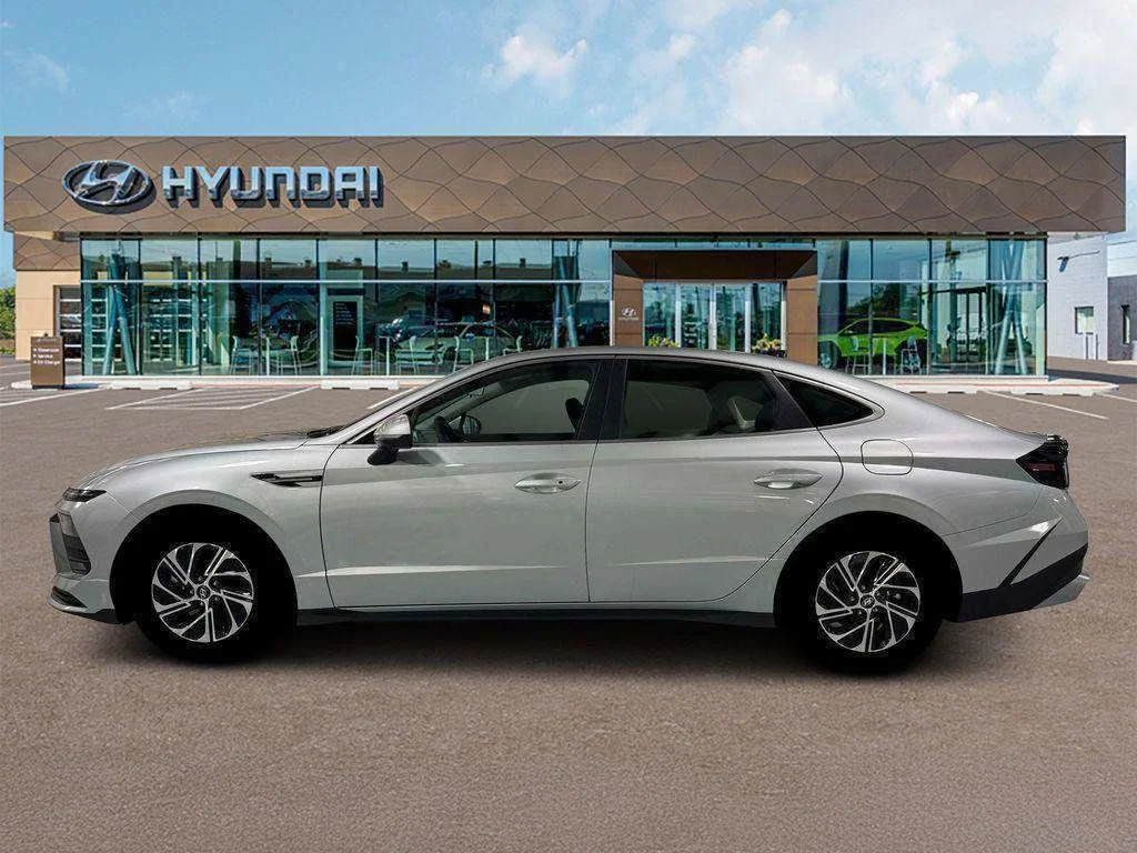 New 2026 Silver Hyundai Blue image 3
