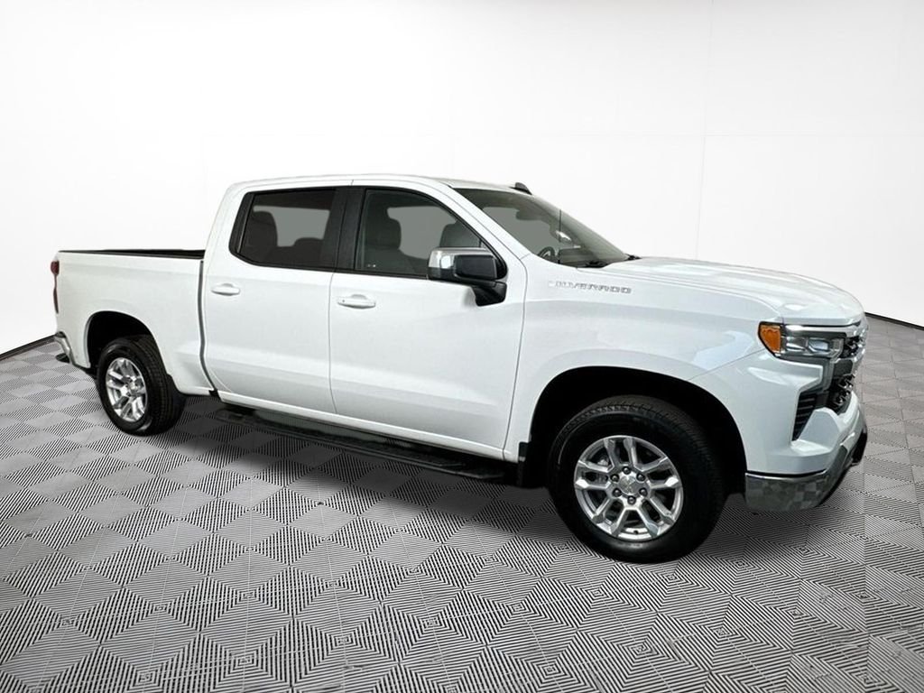 Used 2024 White Chevrolet LT image 5