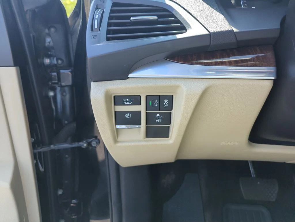 Used 2017  Acura 3.5L image 19