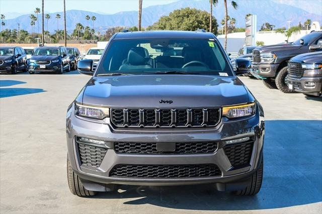 New 2026 Baltic Gray Metallic Clear-Coat Exterior Paint Jeep Limited image 3