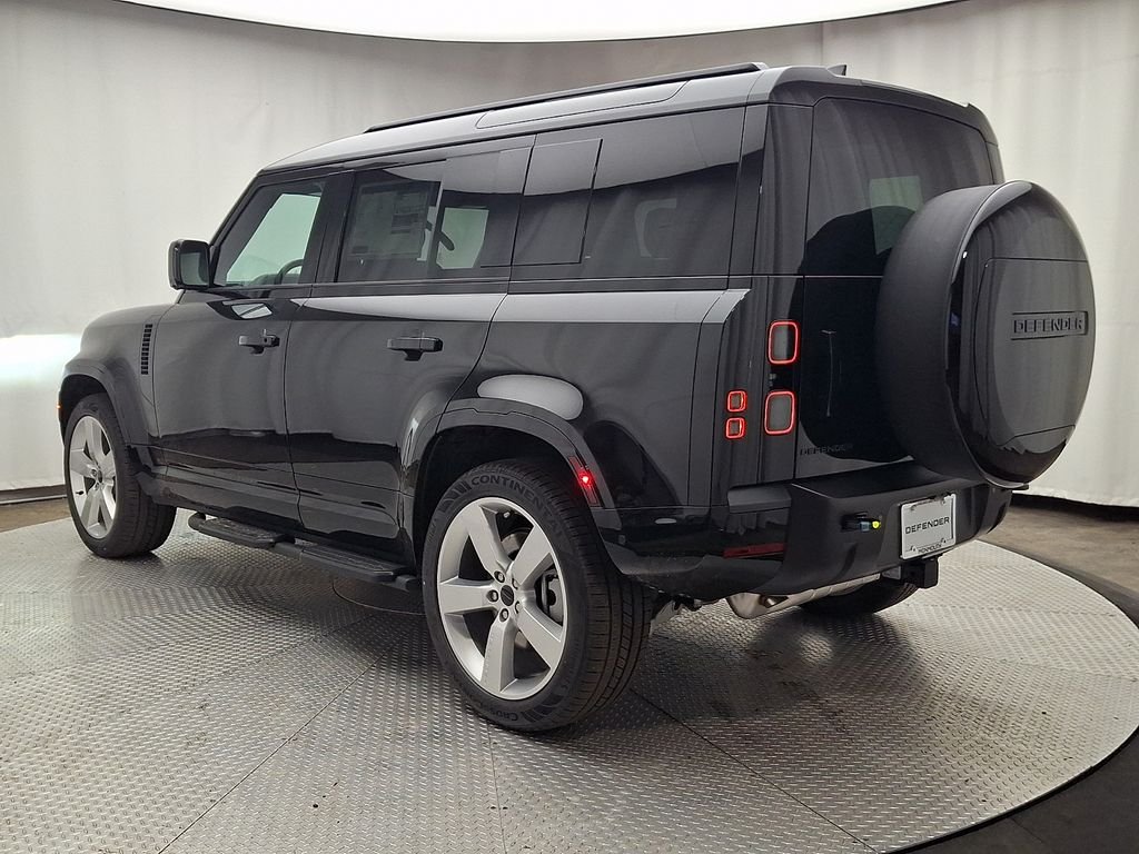 New 2026 Santorini Black Land Rover X-Dynamic SE image 4