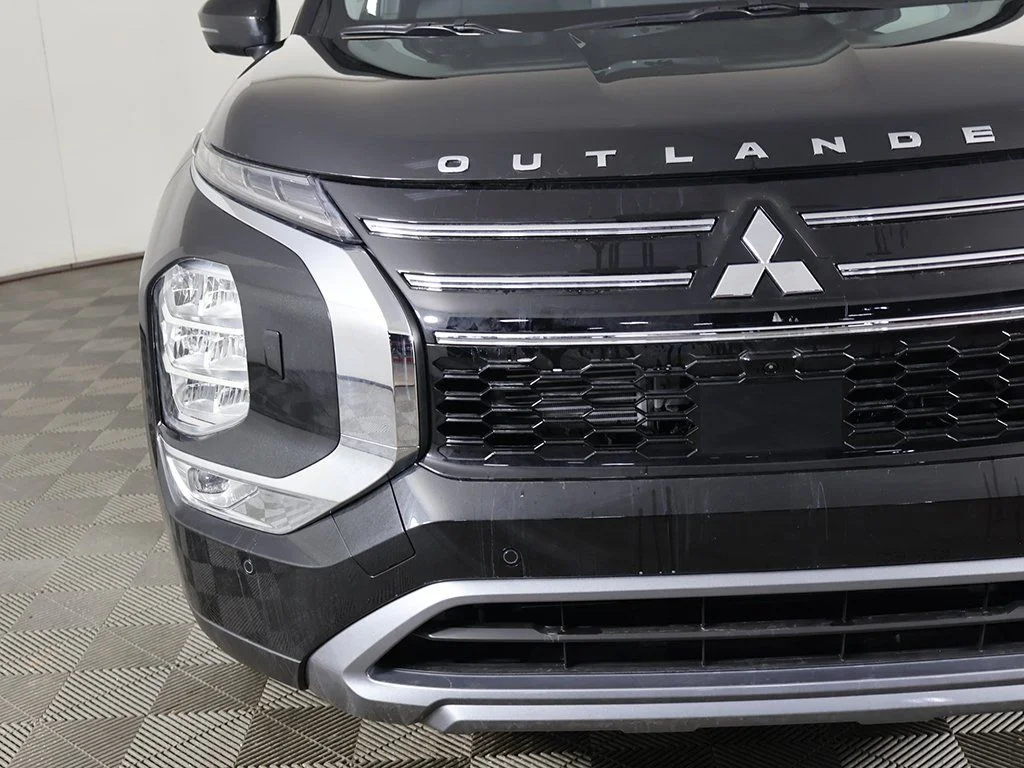 New 2026 Black Mitsubishi SE image 14