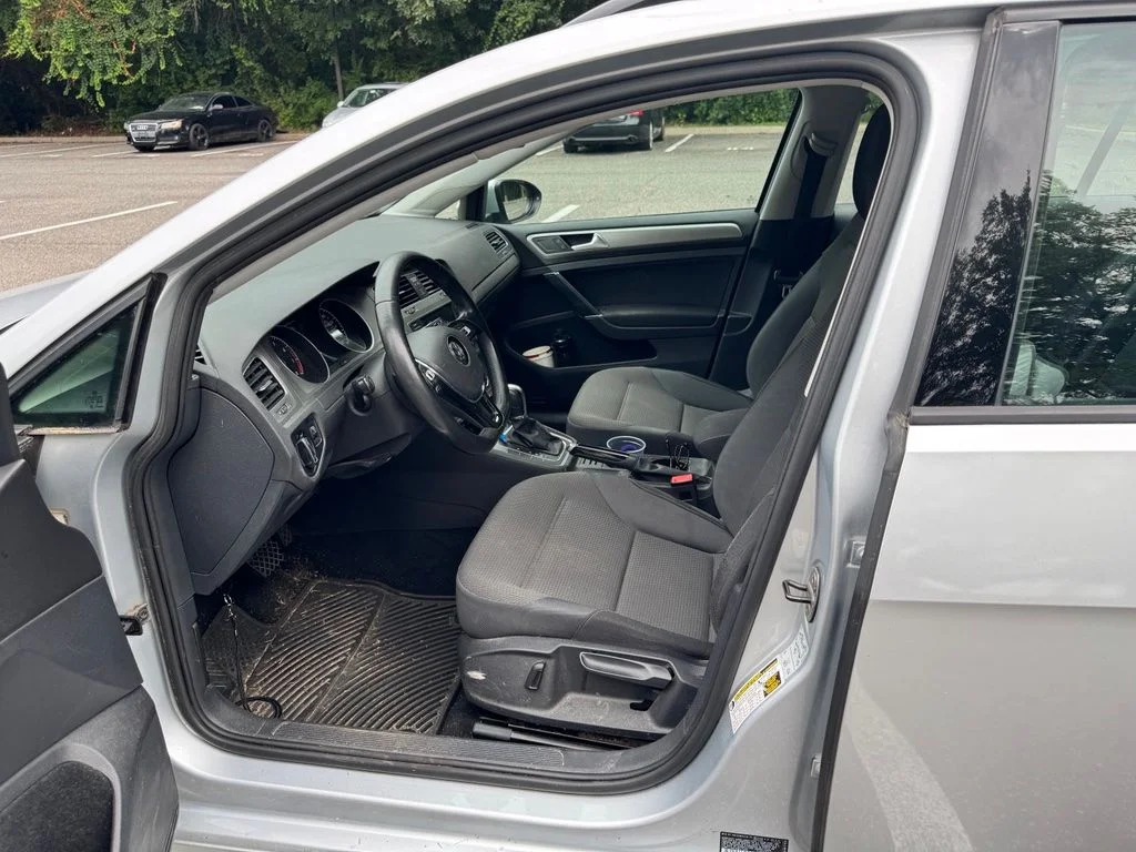 Used 2017 Silver Volkswagen  image 14
