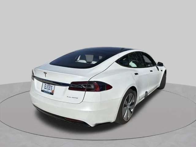 Used 2020  Tesla Long Range Plus image 3