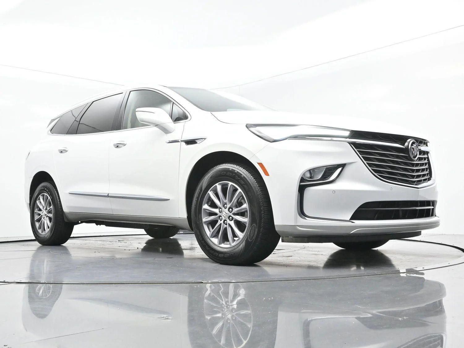 Used 2023 Summit White Buick Essence image 43