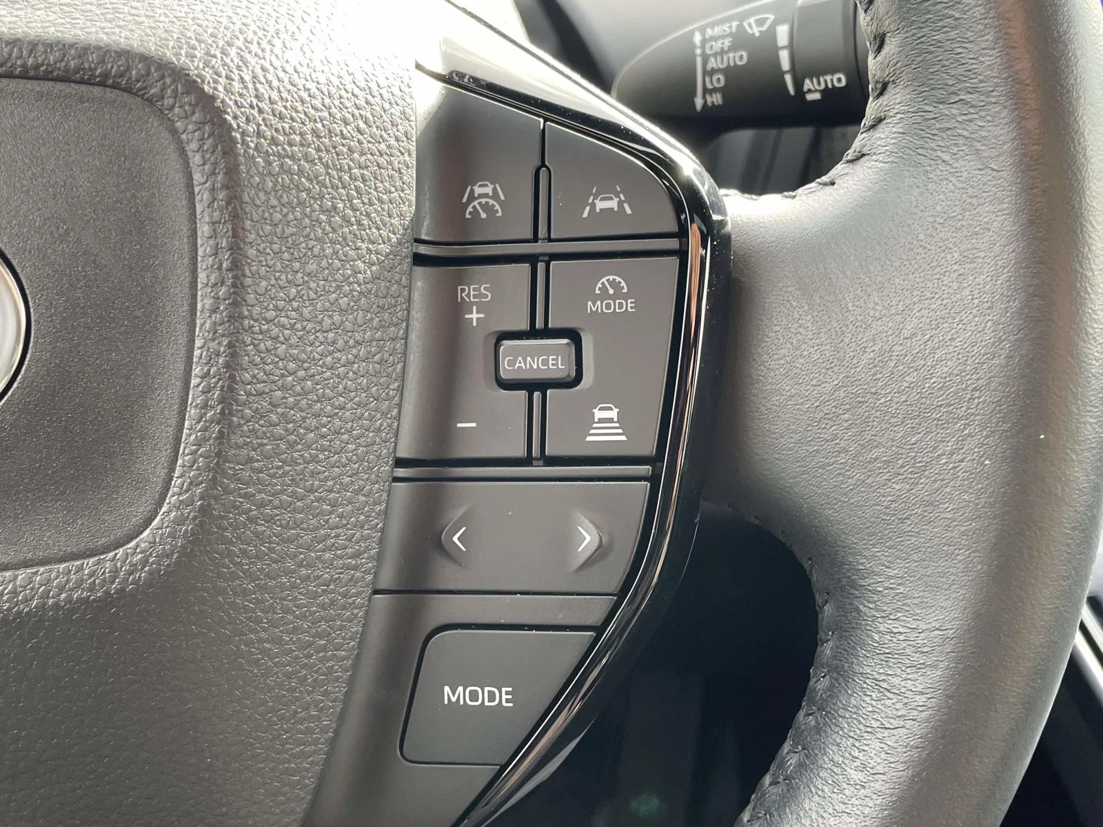 Used 2023 Wind Chill Pearl Toyota Limited image 11