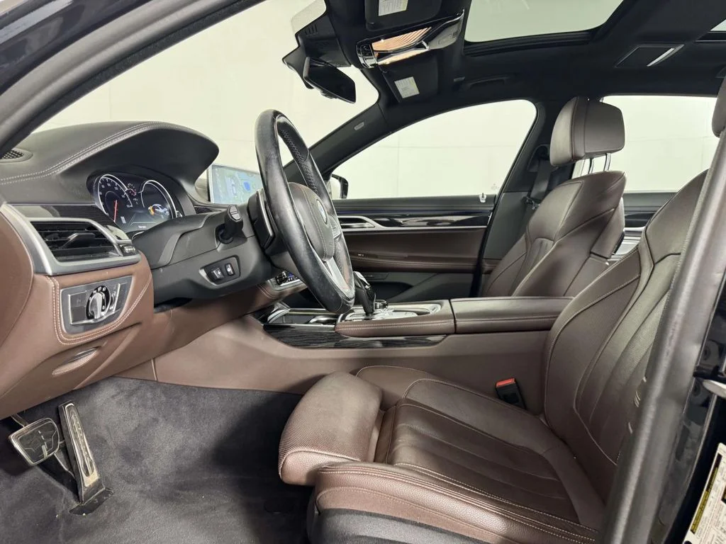Used 2019 Black BMW 740i xDrive image 4
