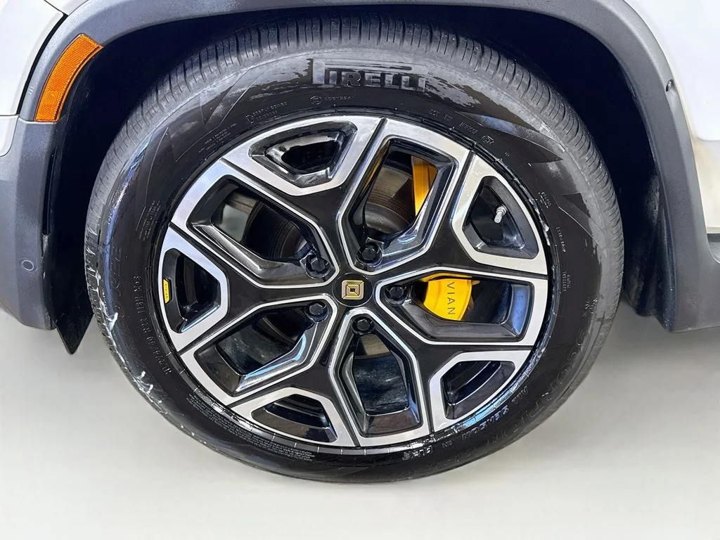 Used 2022 Glacier White Rivian Adventure image 39