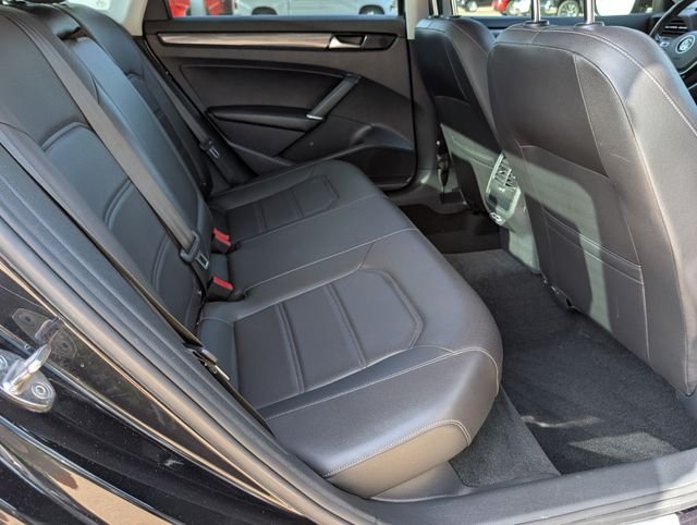 Used 2020  Volkswagen 2.0T R-Line image 23