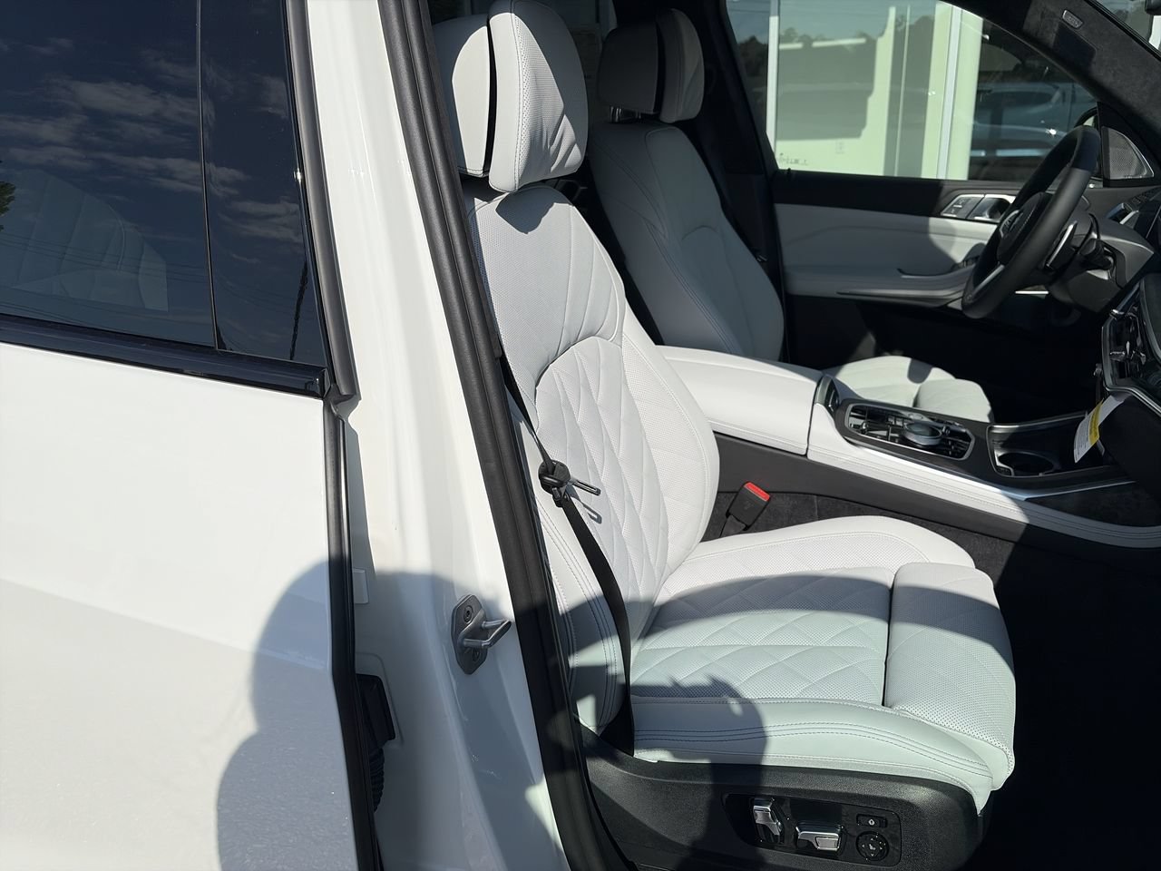 New 2027 Alpine White BMW xDrive40i image 37