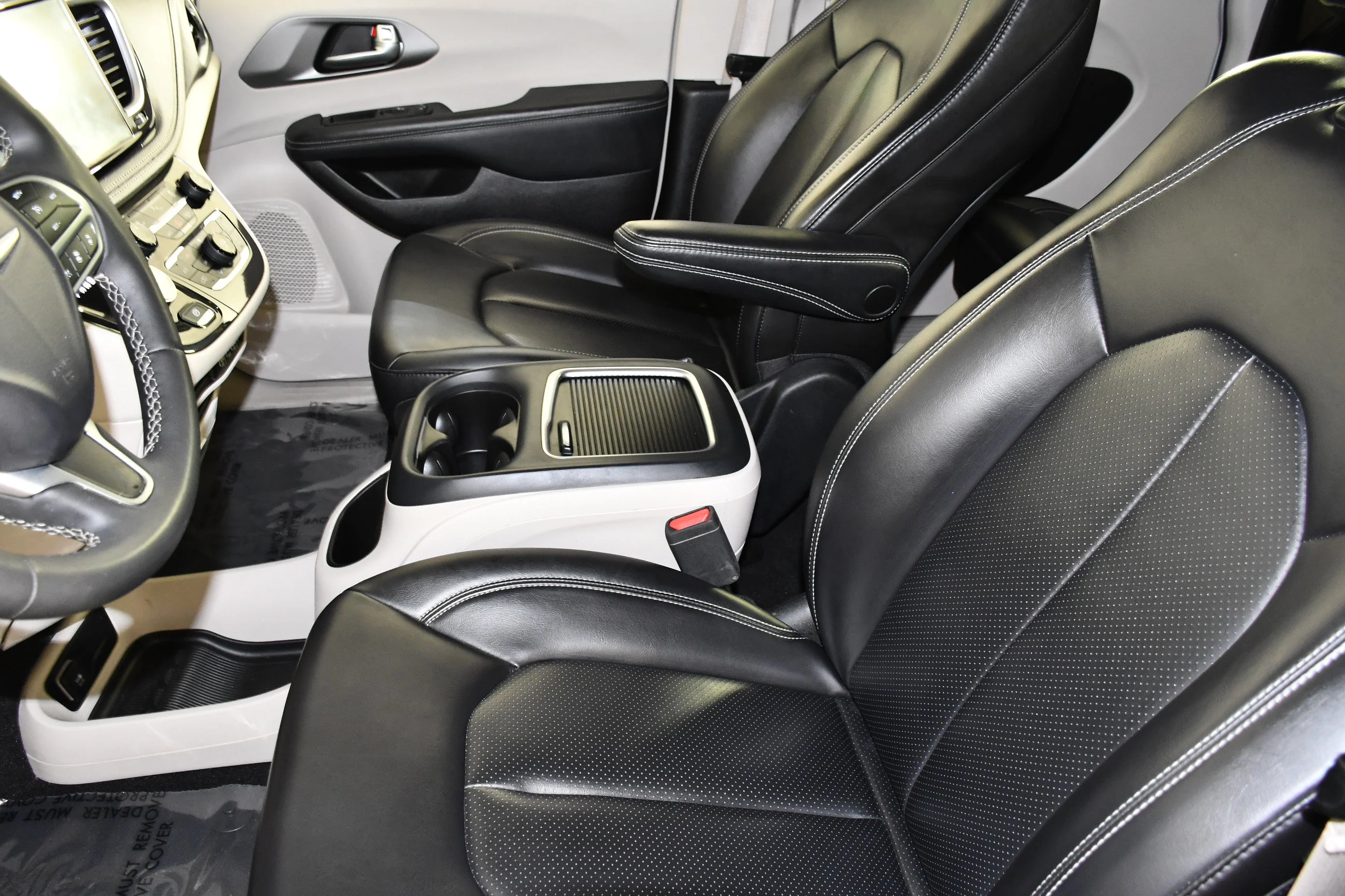 Used 2023 Silver Mist Clearcoat Chrysler Hybrid Touring L image 38