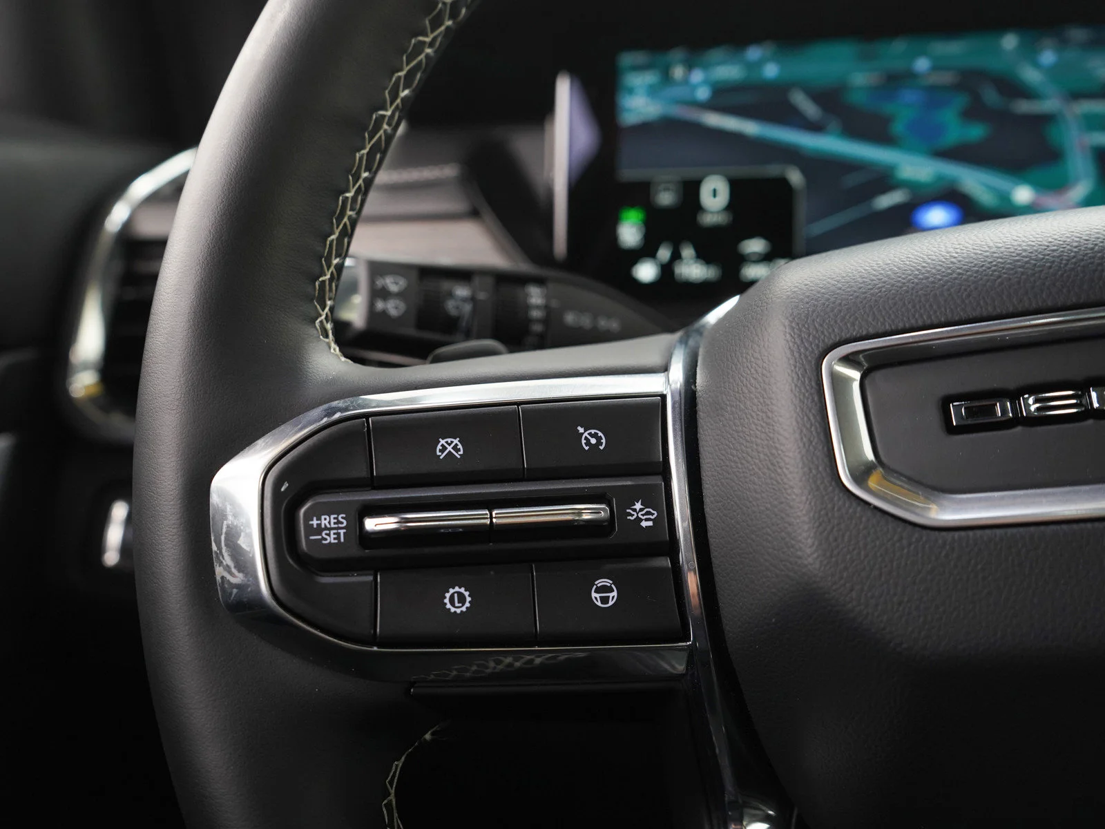 Used 2025 White Frost Tricoat GMC Denali image 26