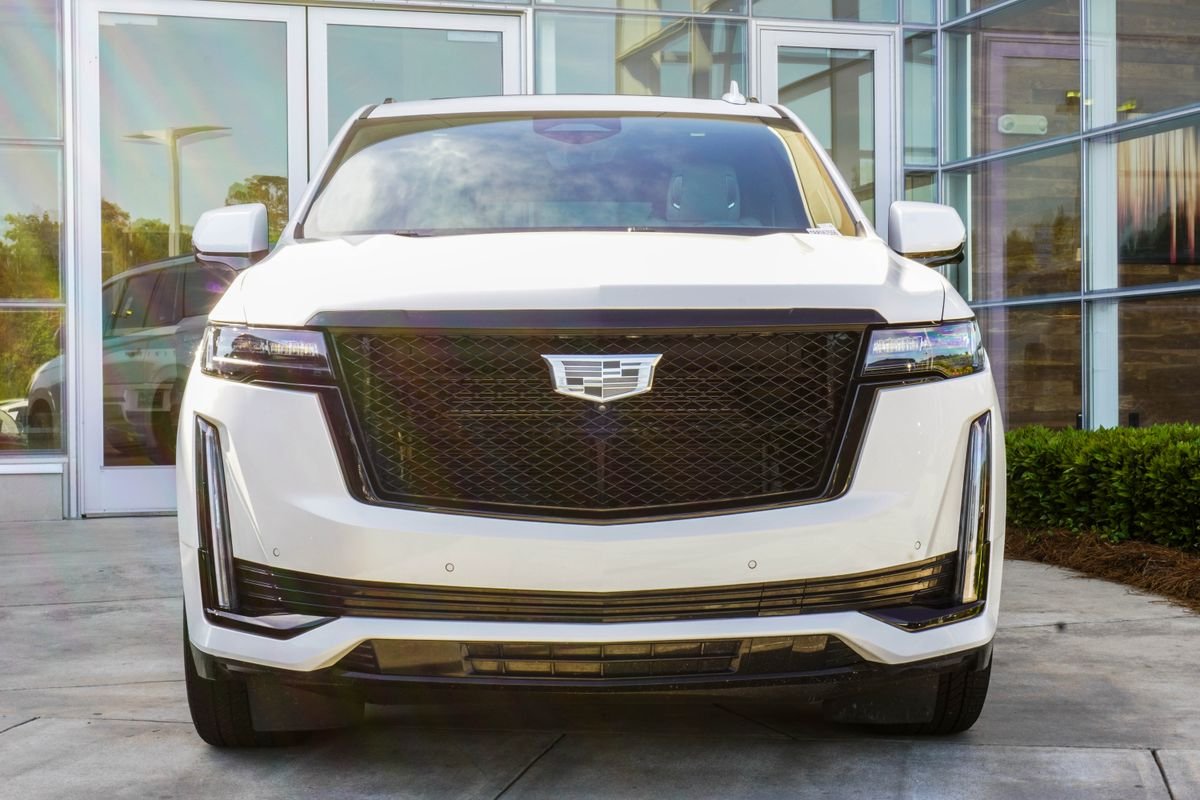 Used 2024 White Cadillac Sport Platinum image 7