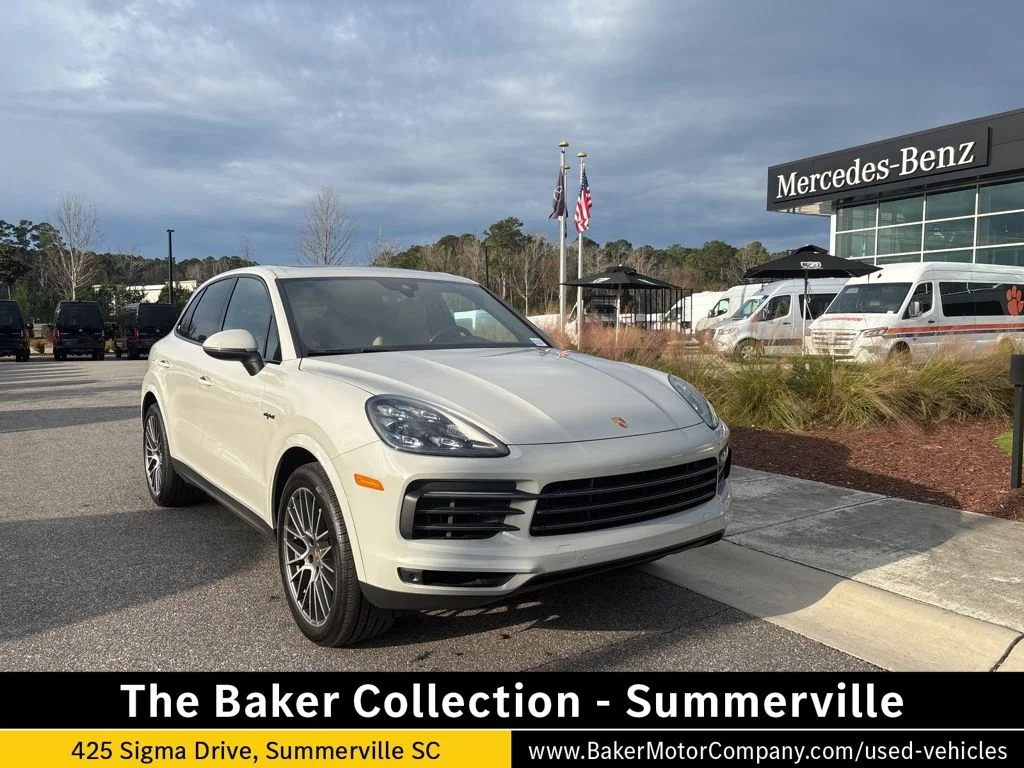 2022 Porsche Cayenne Platinum Edition E-Hybrid's photo