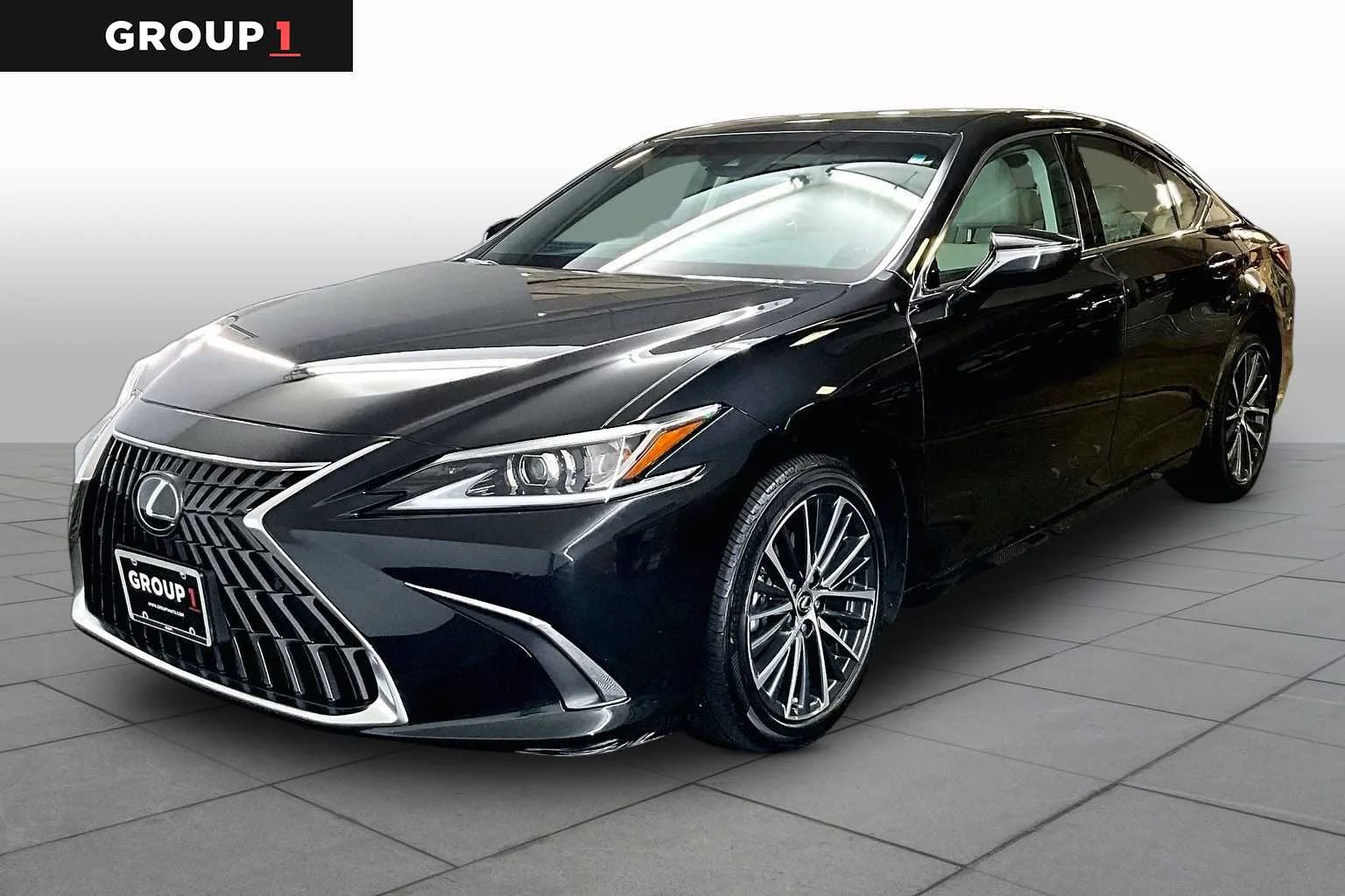 2025 Lexus ES 300h 
