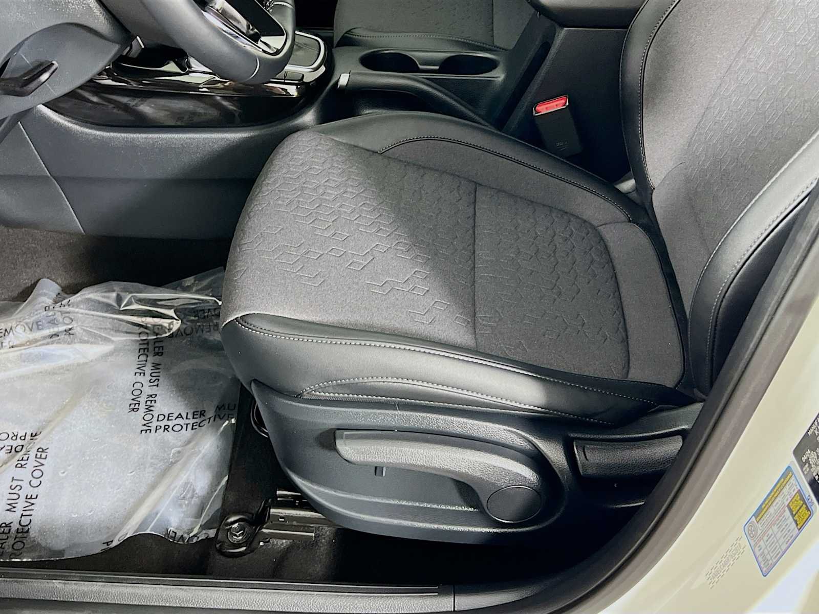Used 2024 Snow White Pearl Kia S image 20