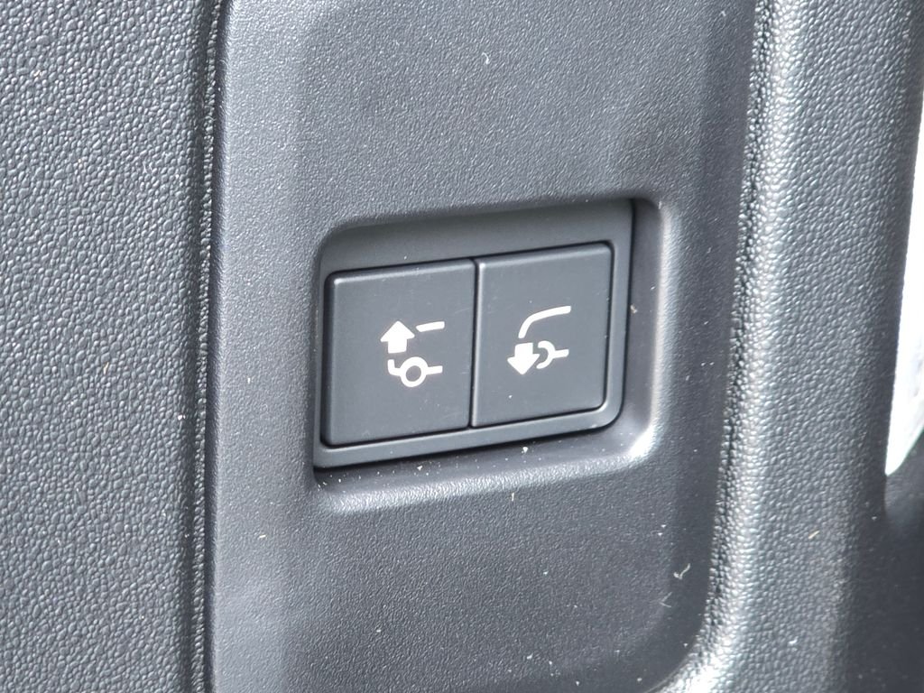 2026 Land Rover Defender X-Dynamic SE - Photo 20
