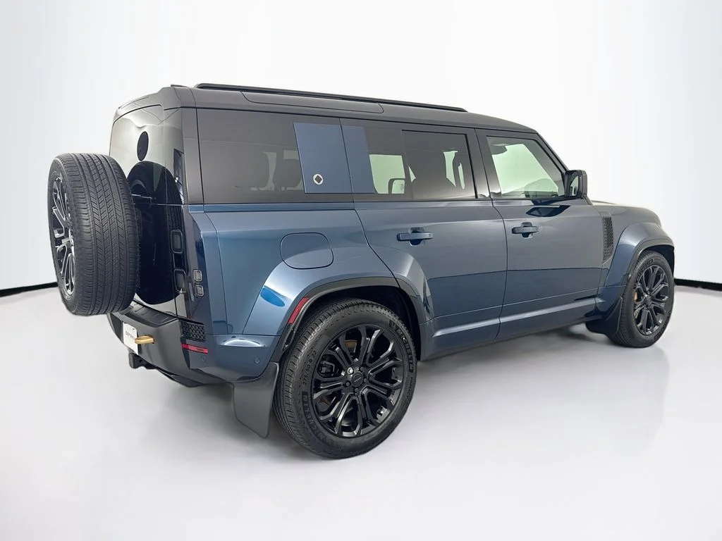 New 2026 Sargasso Blue Land Rover OCTA image 5
