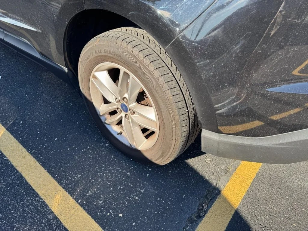 Used 2018 Shadow Black Ford SEL image 8