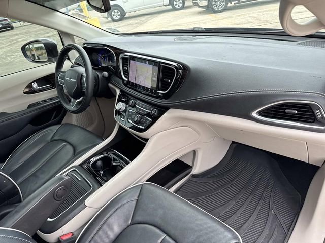 Used 2022 Gray Chrysler Limited image 32