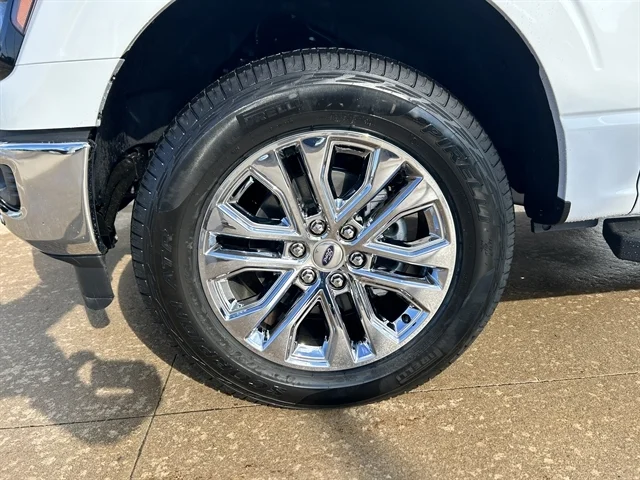 New 2026 Oxford White FORD XLT image 12