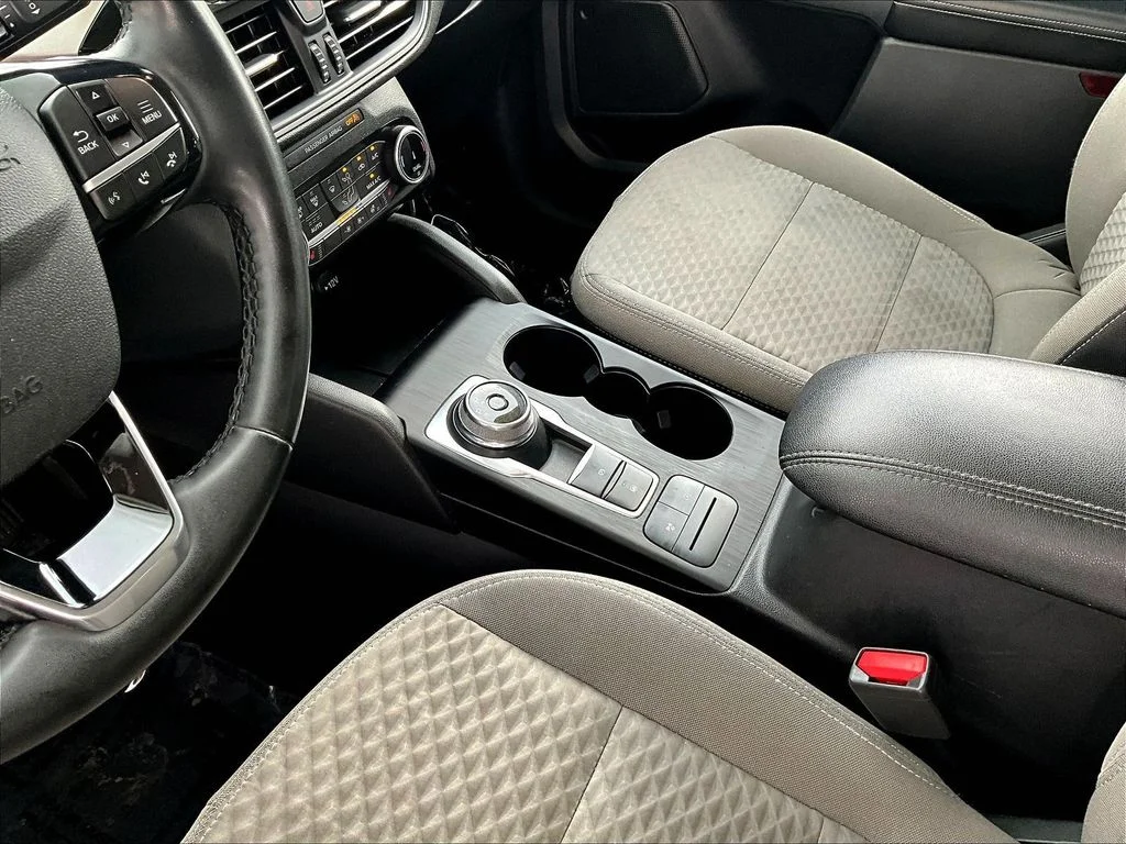 Certified Used 2022 White Ford SE image 21