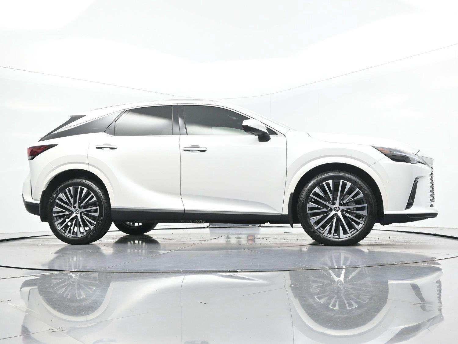 Used 2025 White Lexus RX 350 image 49