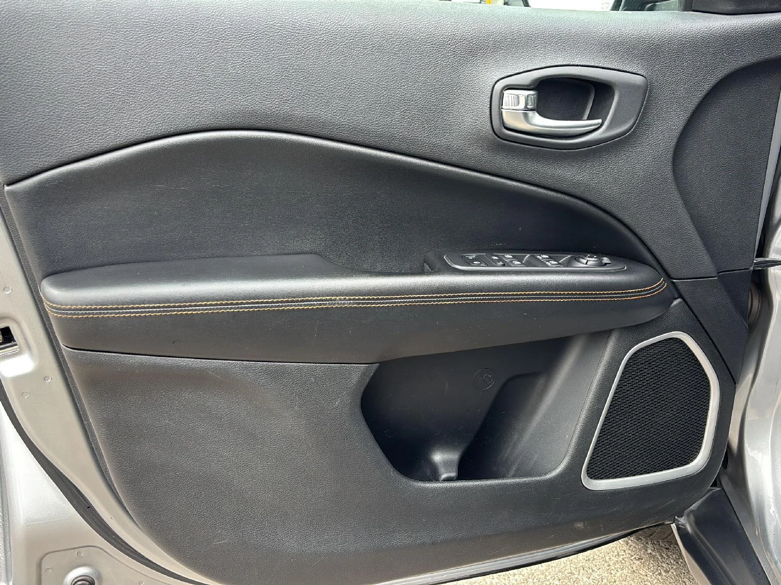Used 2019 Gy Jeep Limited image 22