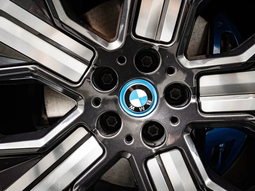 Used 2023 Black Sapphire Metallic BMW xDrive50 image 8
