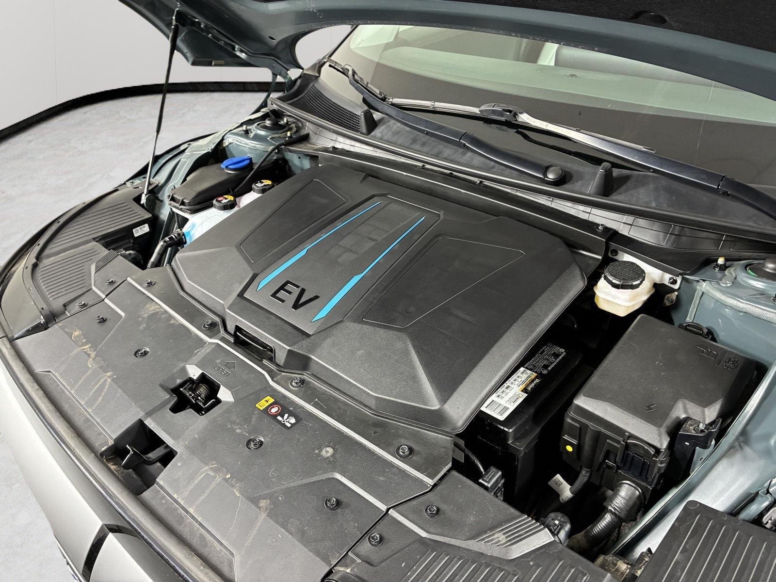 Used 2023 Digital Teal Hyundai SEL image 21