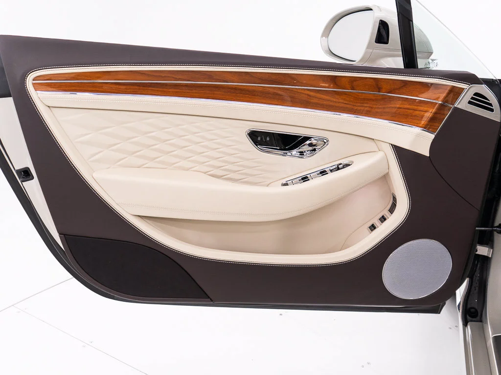 Certified Used 2026 White Sand - by Mulliner Bentley Azure image 19