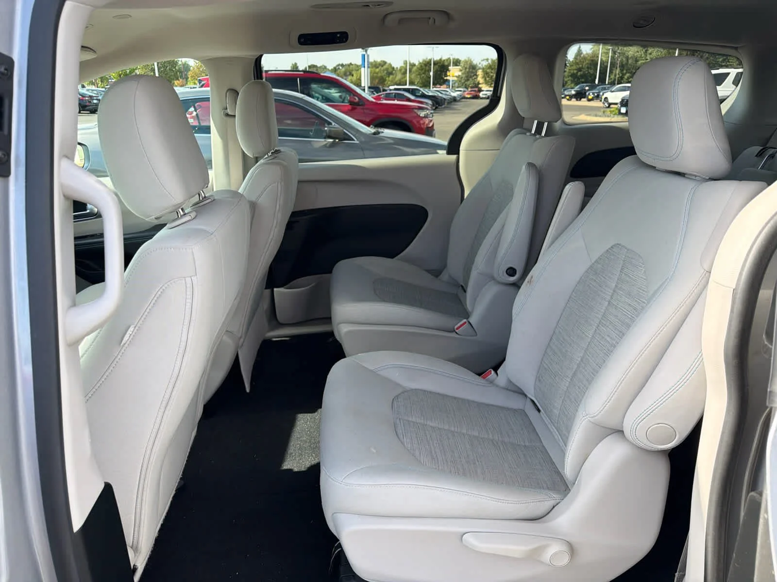 Used 2018 Billet Silver Metallic Clearcoat Chrysler Hybrid Touring Plus image 24