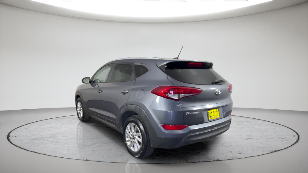 Used 2016 Grey Hyundai SE image 9