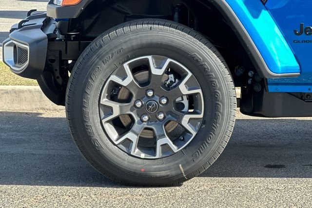 New 2026 Hydro Blue Pearlcoat Jeep Sahara image 23