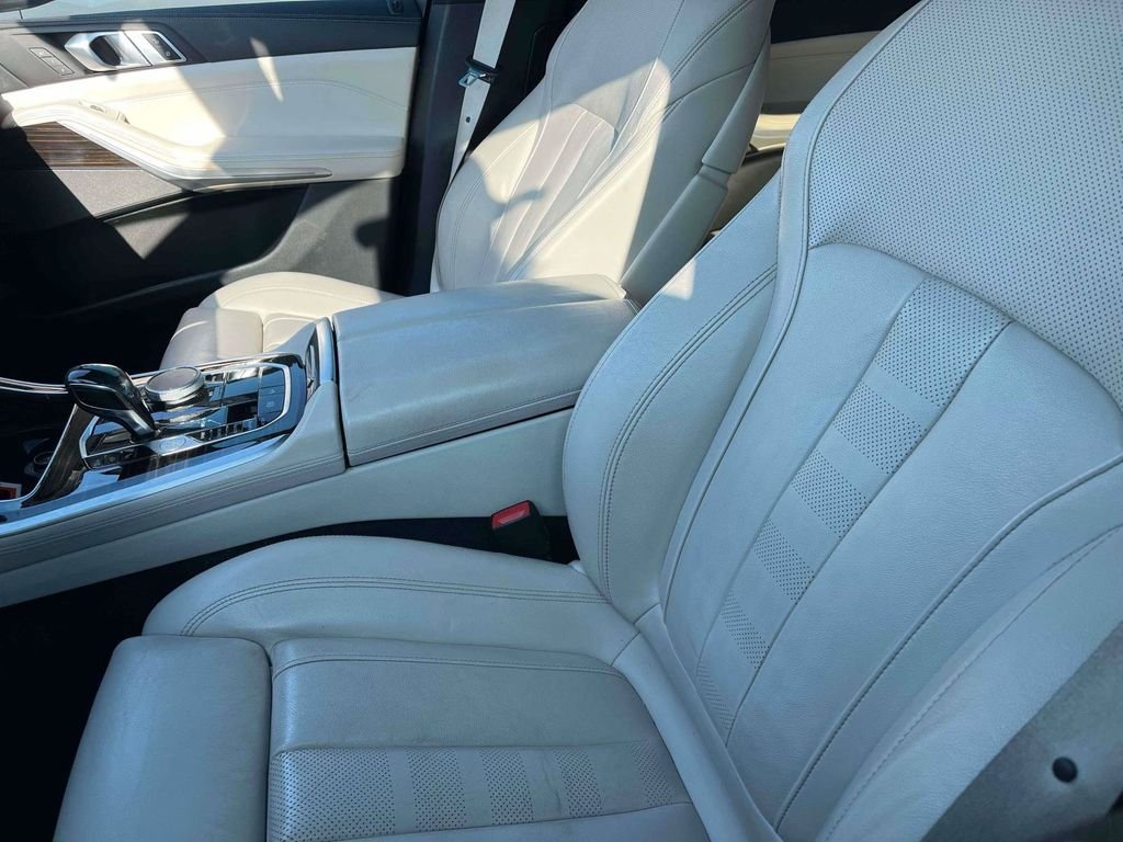Used 2021 Green BMW xDrive40i image 5