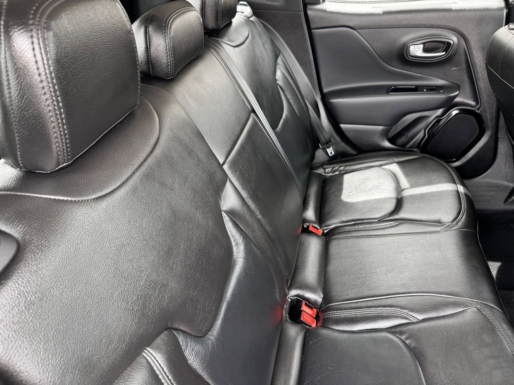 Used 2018 Gray Jeep Latitude image 27