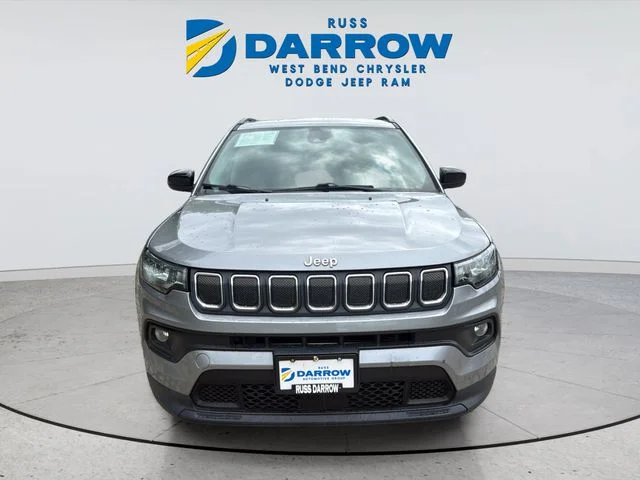 Used 2022 Silver Jeep Latitude image 8