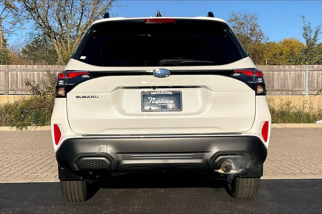 New 2026 CRYSTAL WHITE PEARL Subaru Premium image 4