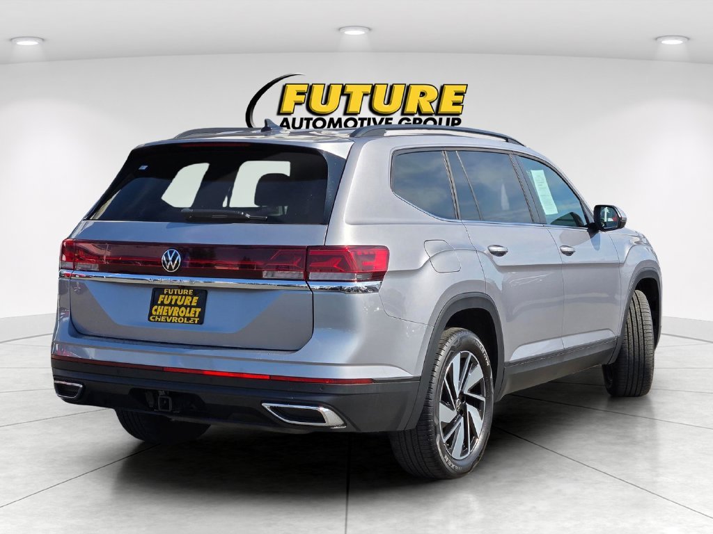 Used 2025  Volkswagen 2.0T SE w/Technology image 4